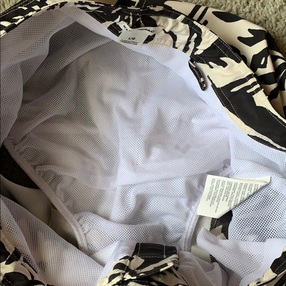 NWOT Club Monaco Lined Swim Trunks - Picture 5 of 7